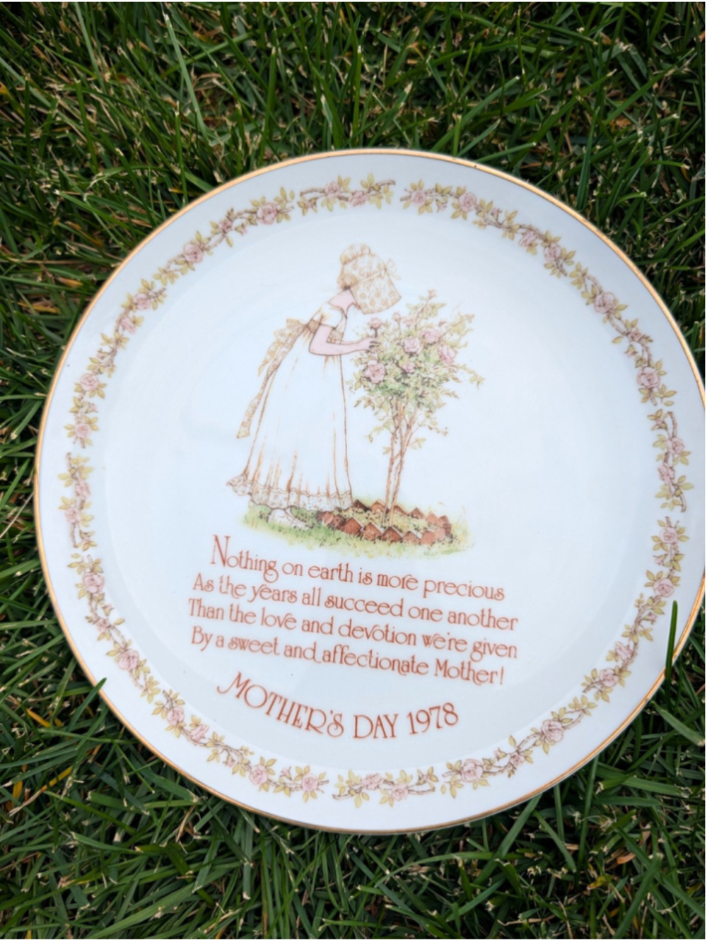 Holly Hobbie Mother's Day 1978 Commemorative Porcelain Plate Japan Mother Child
